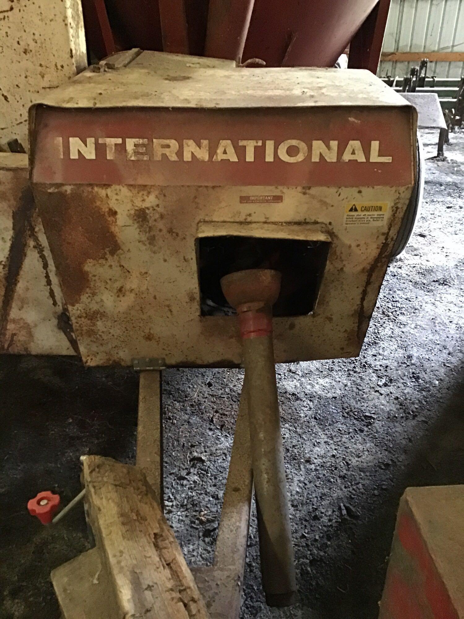 International 1150 Grinder Mixer