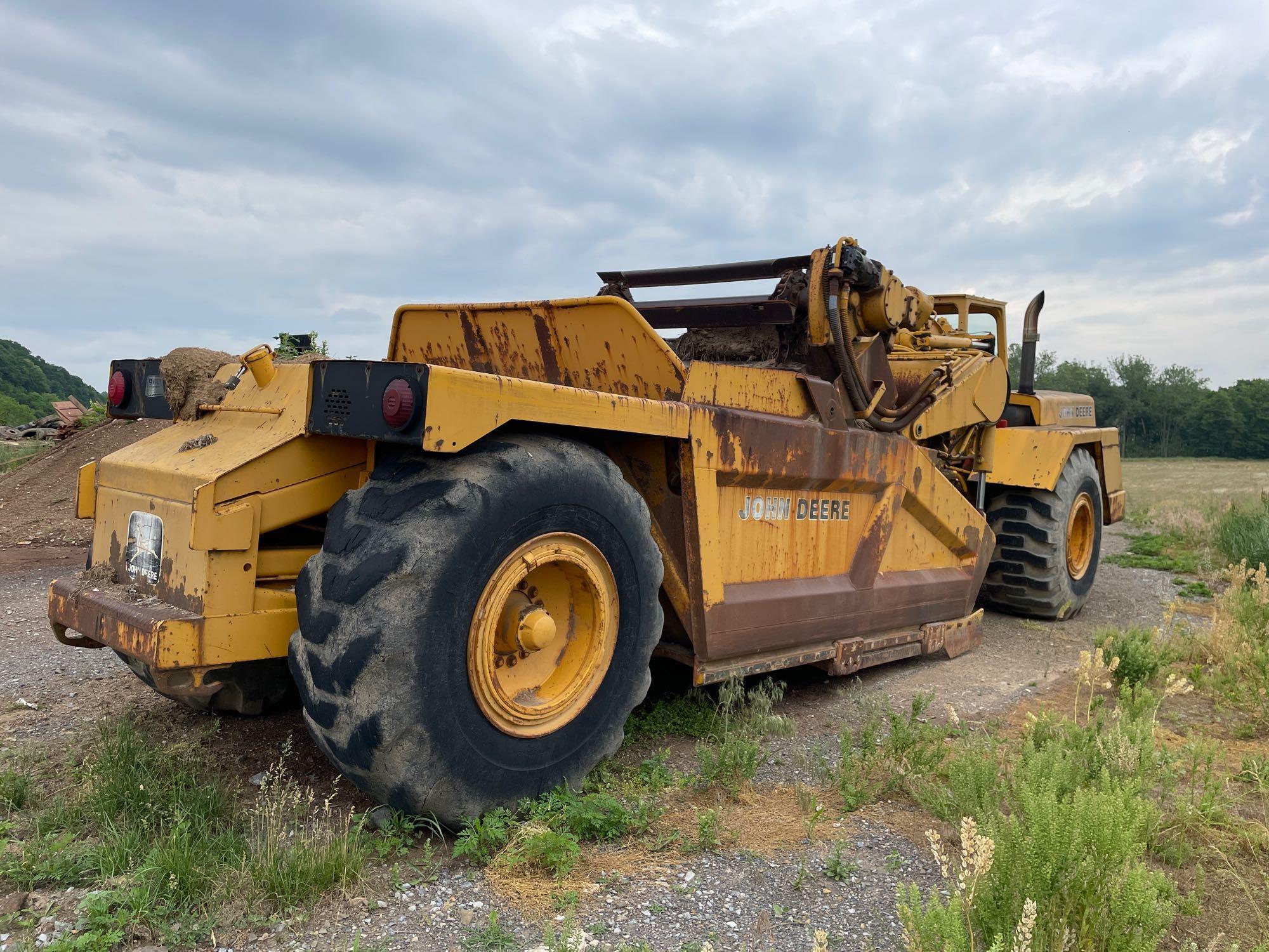 John Deere 762A Scraper