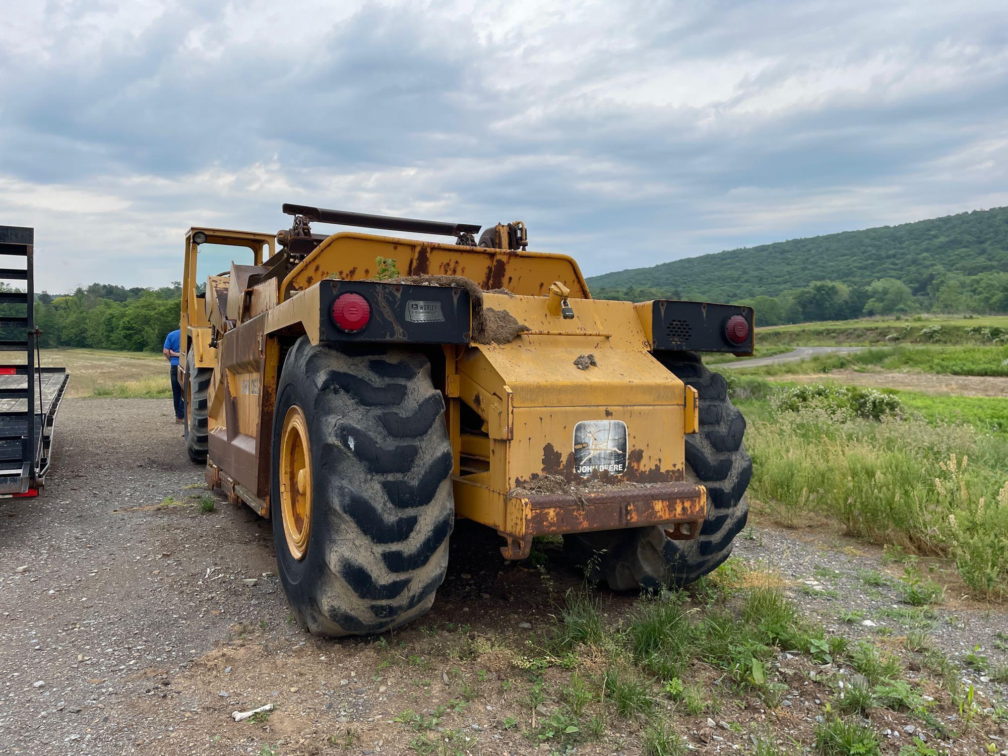 John Deere 762A Scraper