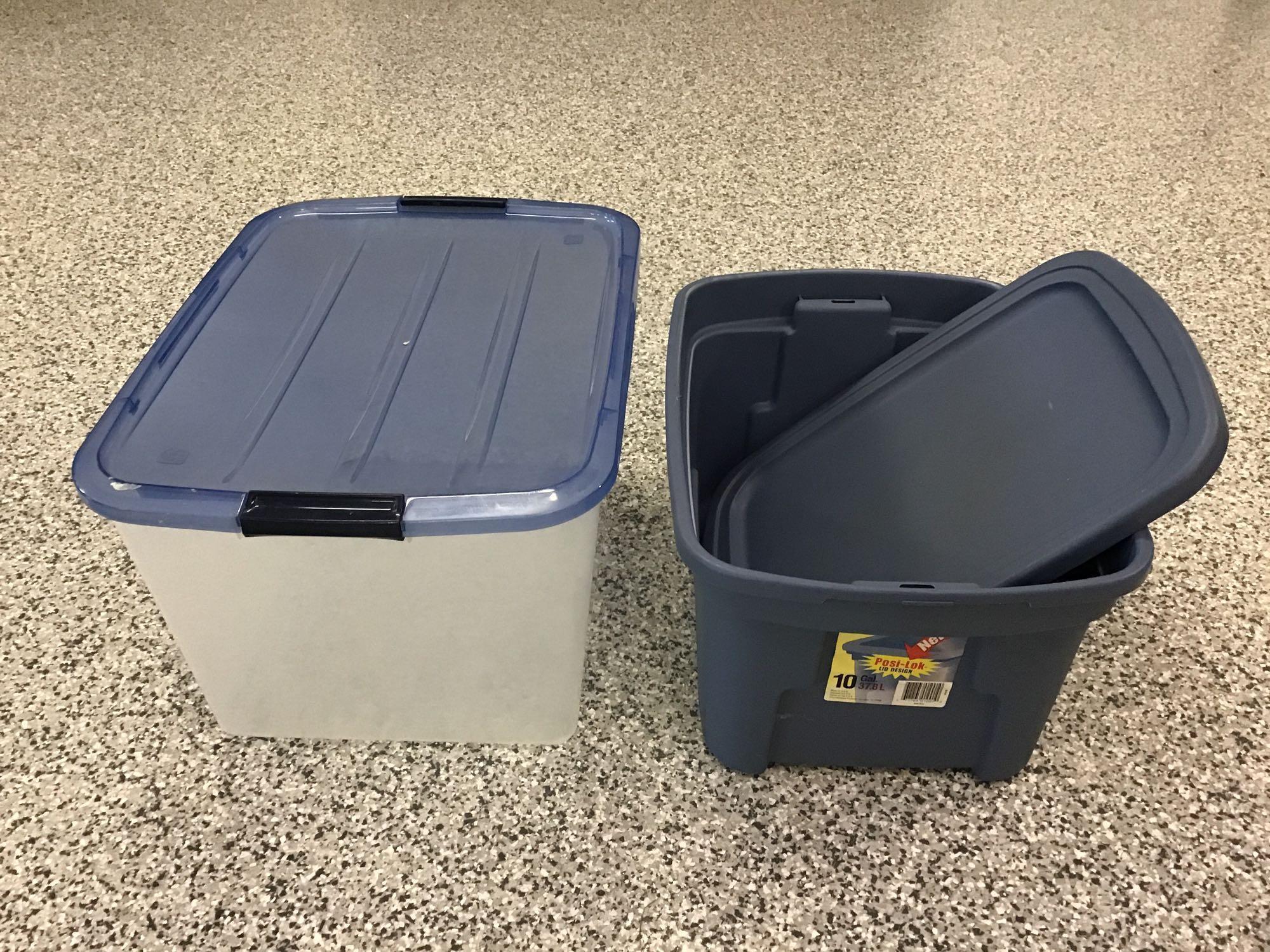 2 storage containers with lids