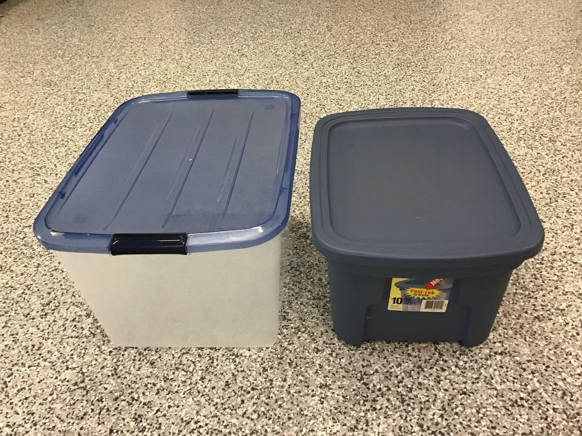 2 storage containers with lids