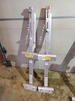 2 pair Warner ladder jacks