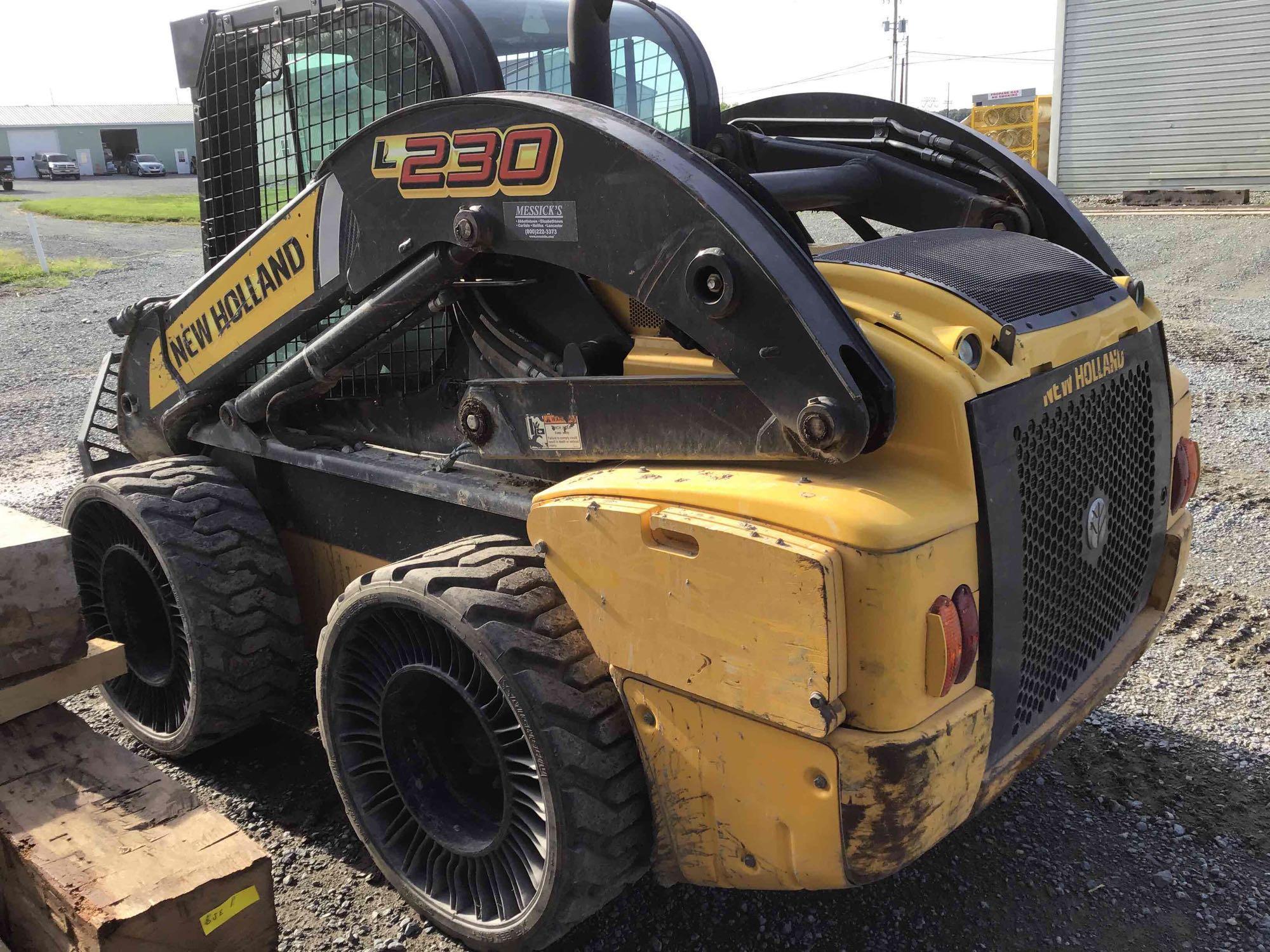 NH L230 Skidloader, 2014, 1 owner, 1850 hours, very good