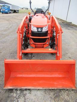 Kubota L3301 Compact Tractor w/Loader