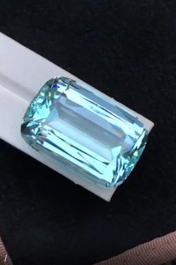 Natural Santa Maria Aquamarine 142  carats - Flawless