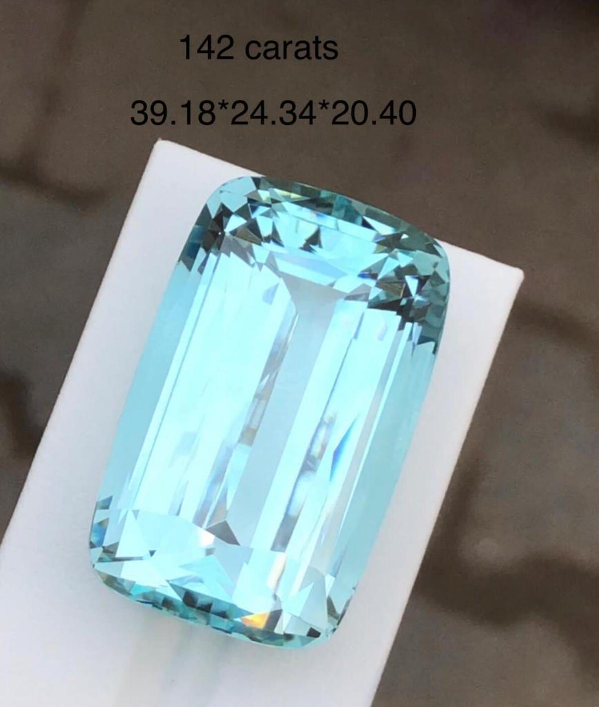 Natural Santa Maria Aquamarine 142  carats - Flawless