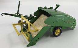 John Deere Pull Type Combine Metal Toy