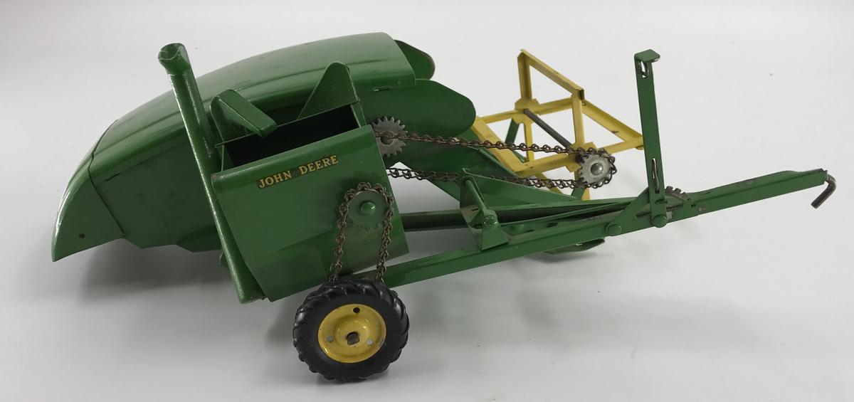 John Deere Pull Type Combine Metal Toy