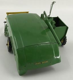 John Deere Pull Type Combine Metal Toy