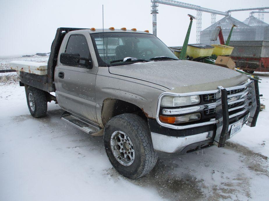 Chevrolet 2500 4WD Truck w/ Flat Bed