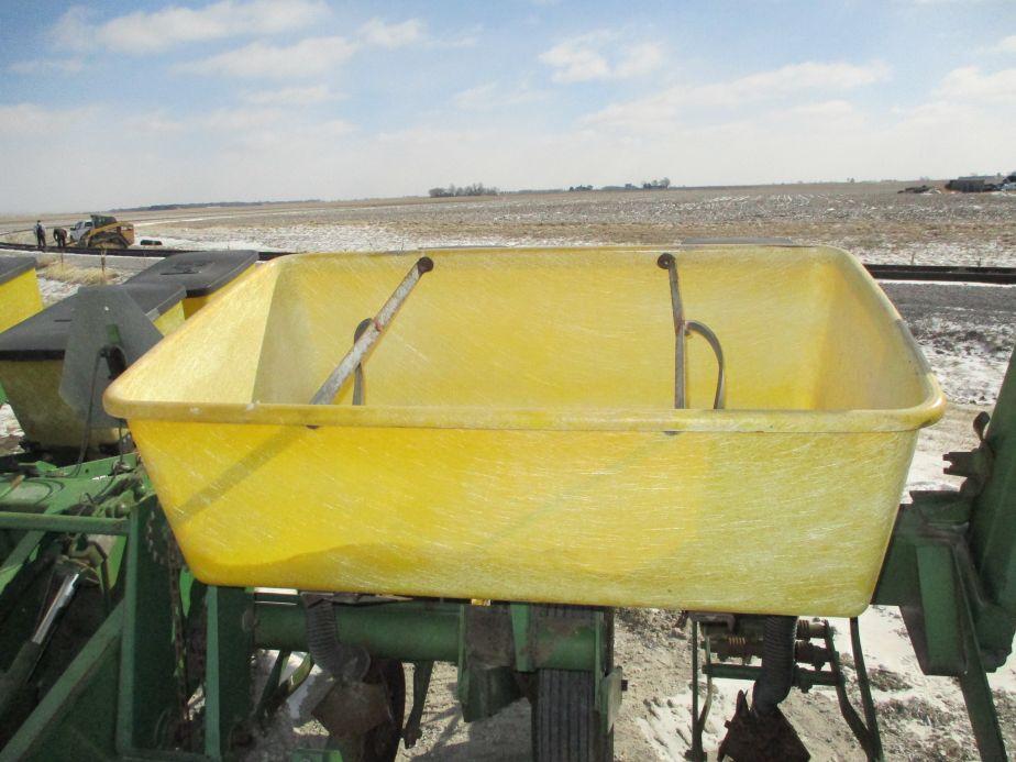 John Deere 7000 4 RW Plate Type Planter