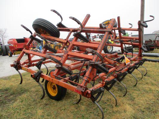 Fox Brady 3240 24' Field Cultivator w/ Chisel Points