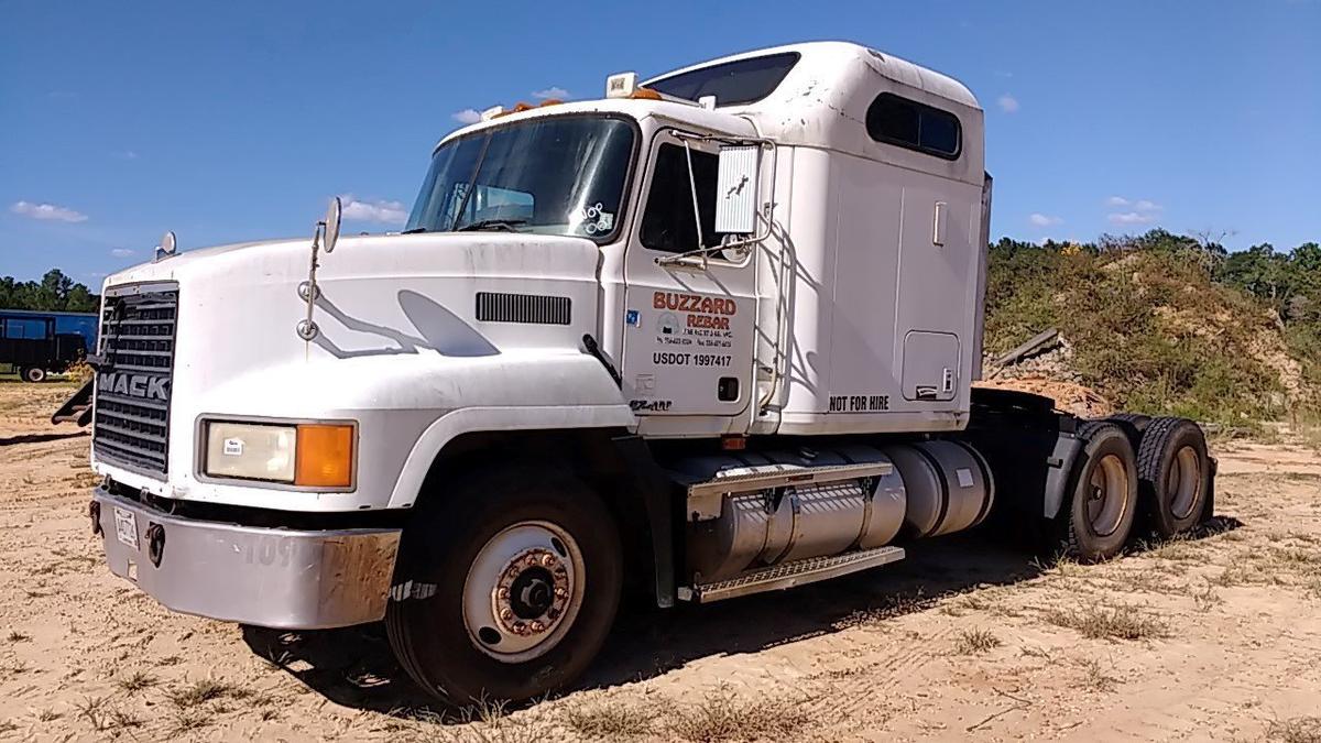 2000 MACK CH613 T/A TRUCK TRACTOR, MACK E7, EATON FULLER 10 SPD, A/R SUSP., 60'' HIGH RISE SLEEPER,