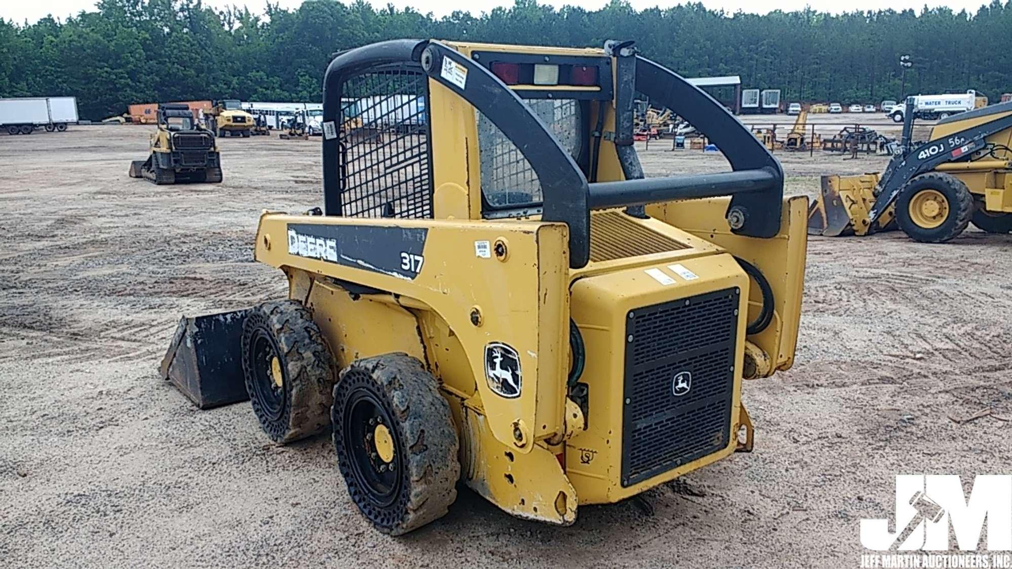 2007 DEERE 317 SN: 138898