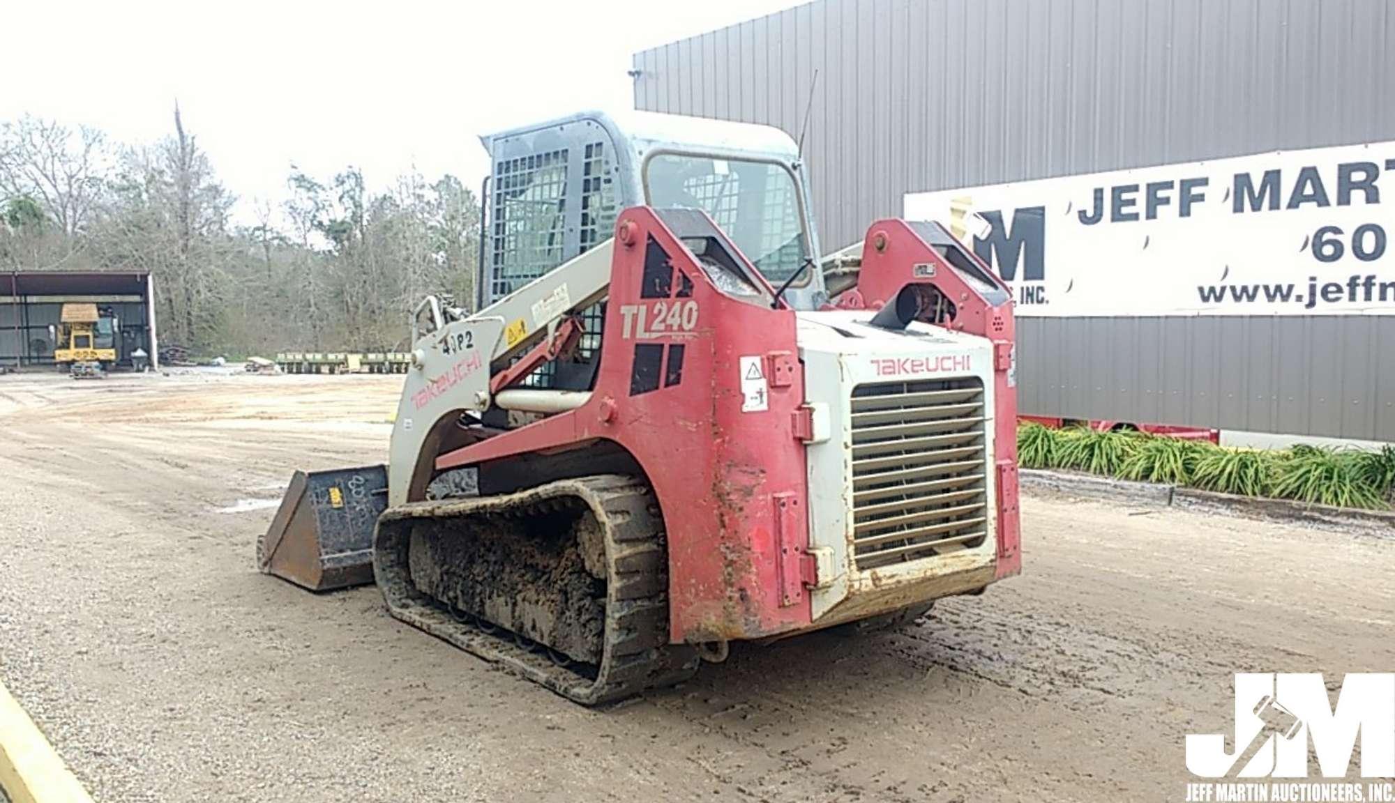 2011 TAKEUCHI TL240 SN: 224001294 MULTI TERRAIN LOADER