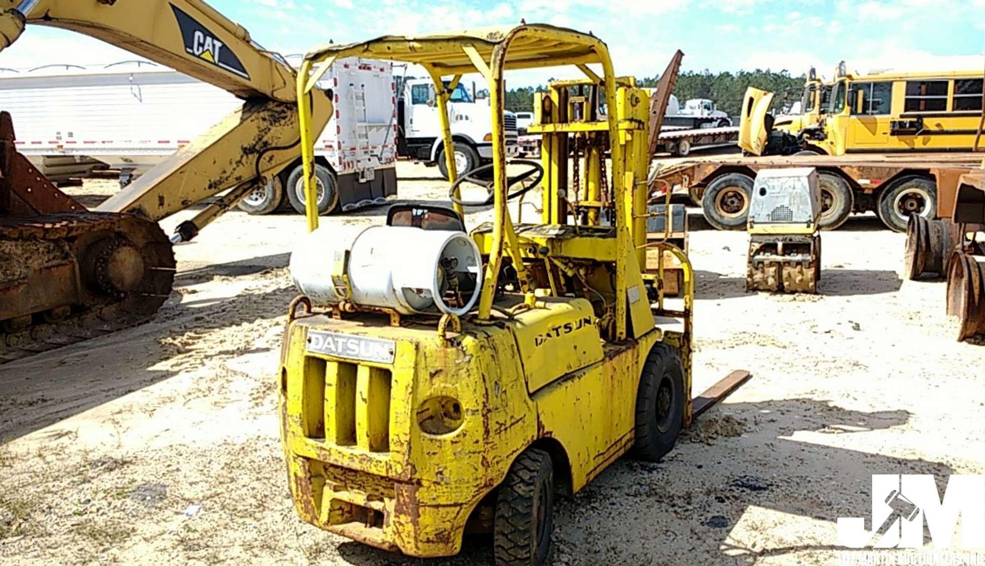 DATSUN SN: 257H PNEUMATIC TIRE FORKLIFT