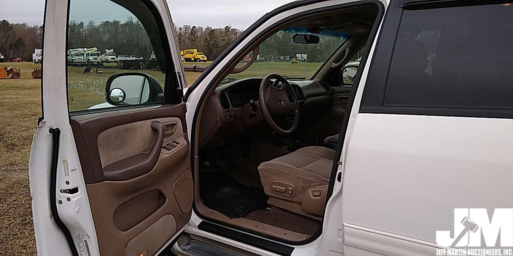 2004 TOYOTA SEQUOIA SR5 VIN: 5TDBT44A74S233290