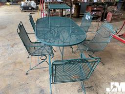 QTY OF (1) METAL ROUND PATIO TABLE W/ (5) CHAIRS