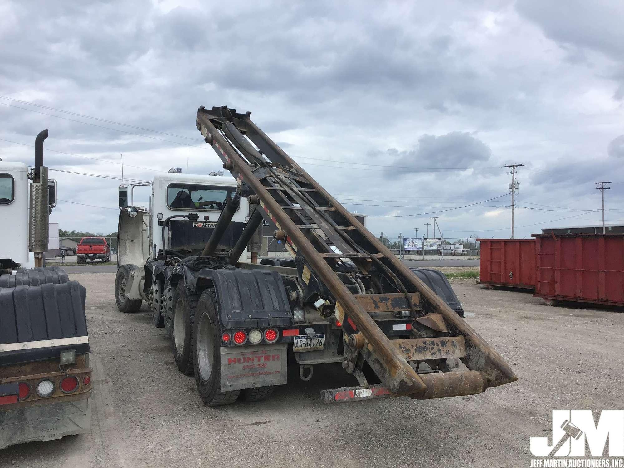 2013 PETERBILT 367 VIN: 1NPTL40X6DD175904 QUAD ROLL OFF TRUCK