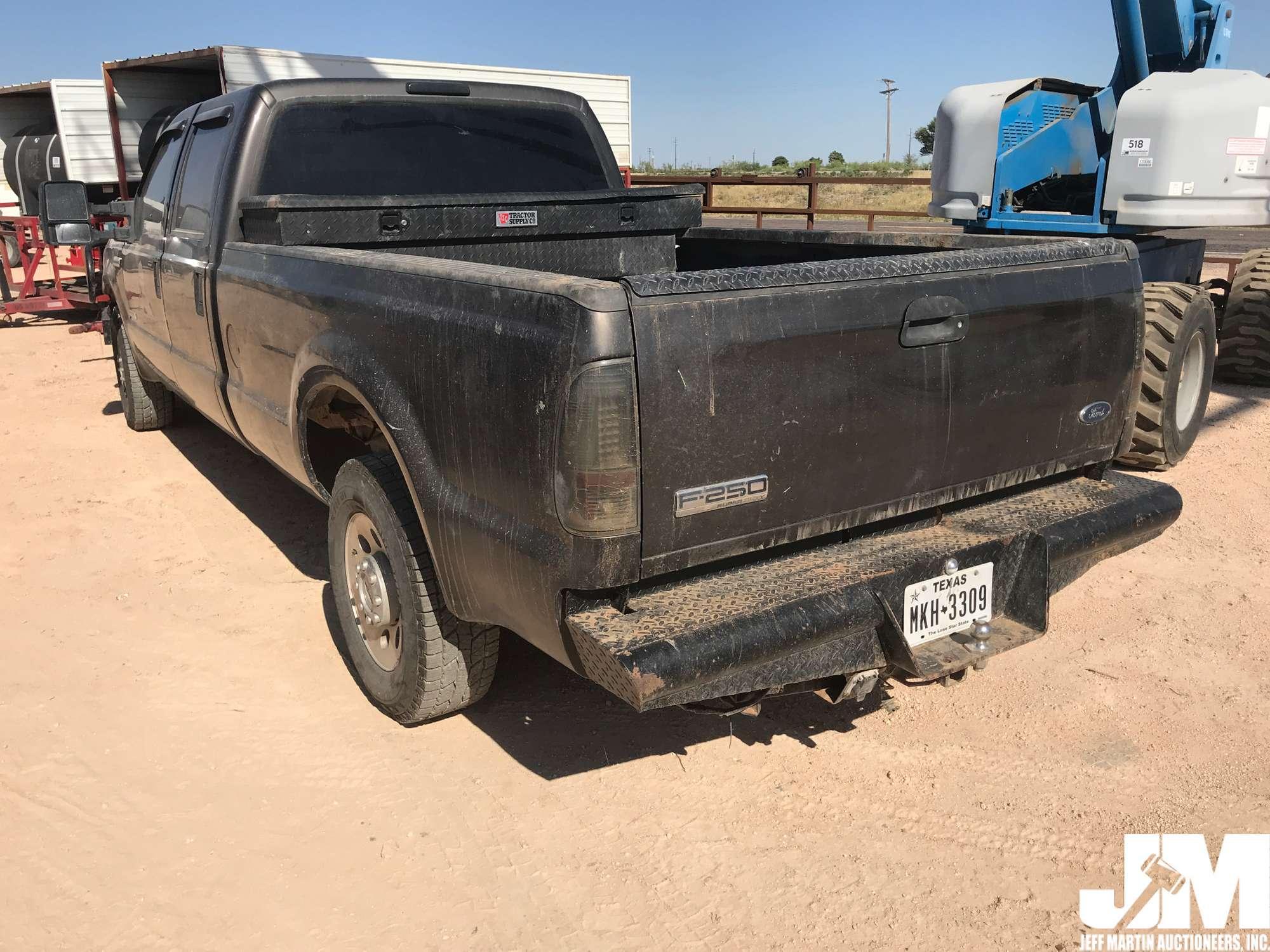 2005 FORD F-250XLT CREW CAB 4X4 3/4 TON PICKUP VIN: 1FTSW20P75EC59143