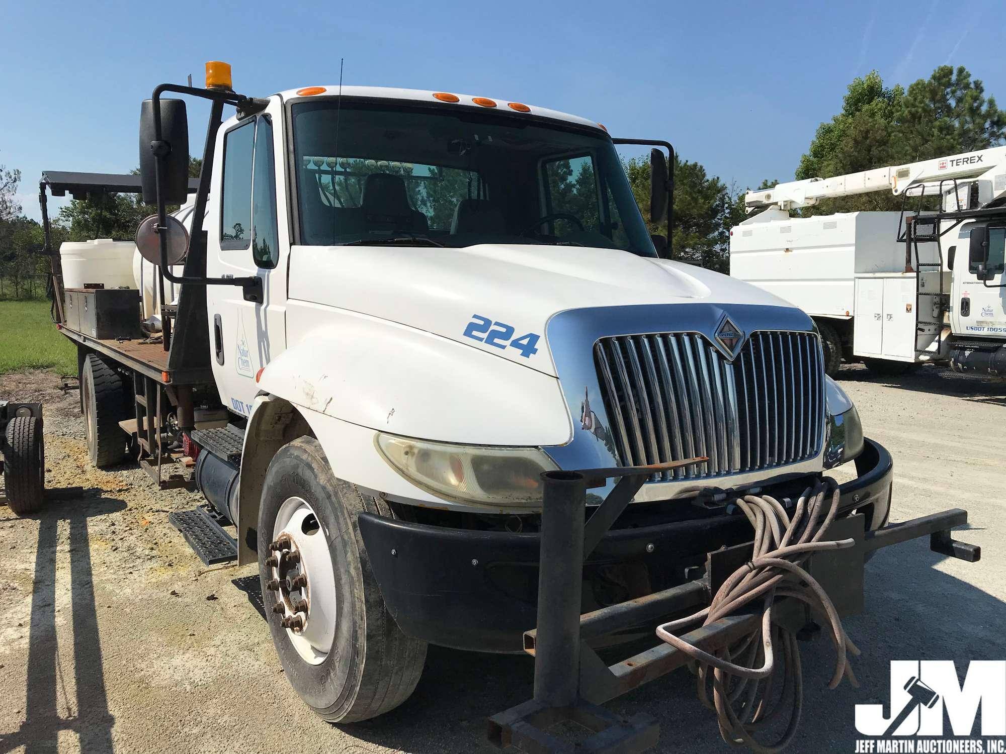 2004 INTERNATIONAL MA025 SINGLE AXLE FLATBED VIN: 1HTMMAAL94H678910