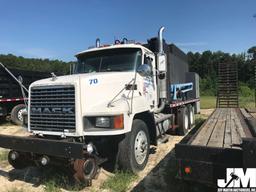 1992 MACK CH613 TANDEM AXLE FLATBED VIN: 1M2AA13Y8NW016911