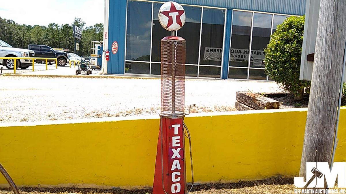 TEXACO METAL PUMP