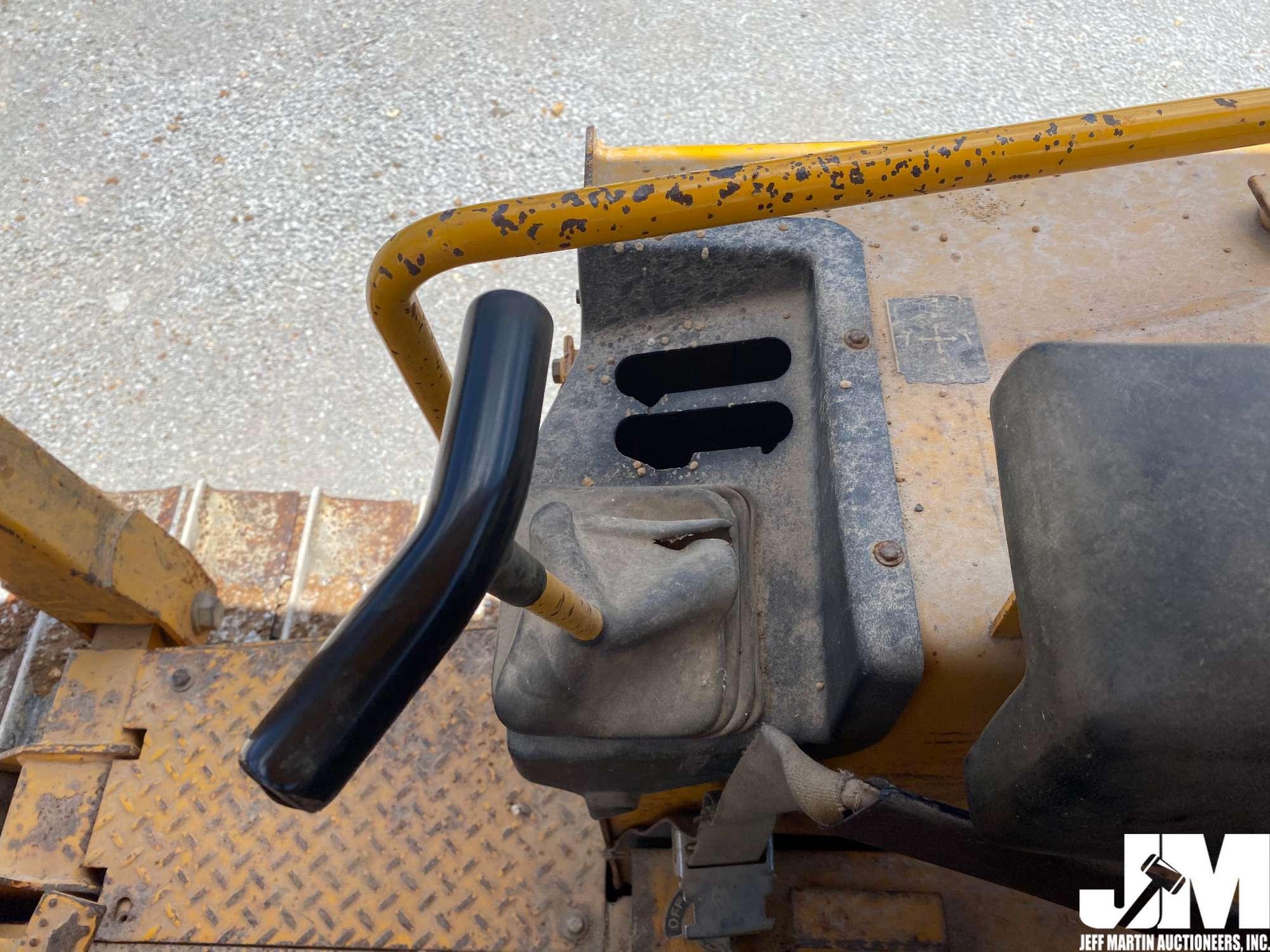 DEERE 450G CRAWLER TRACTOR