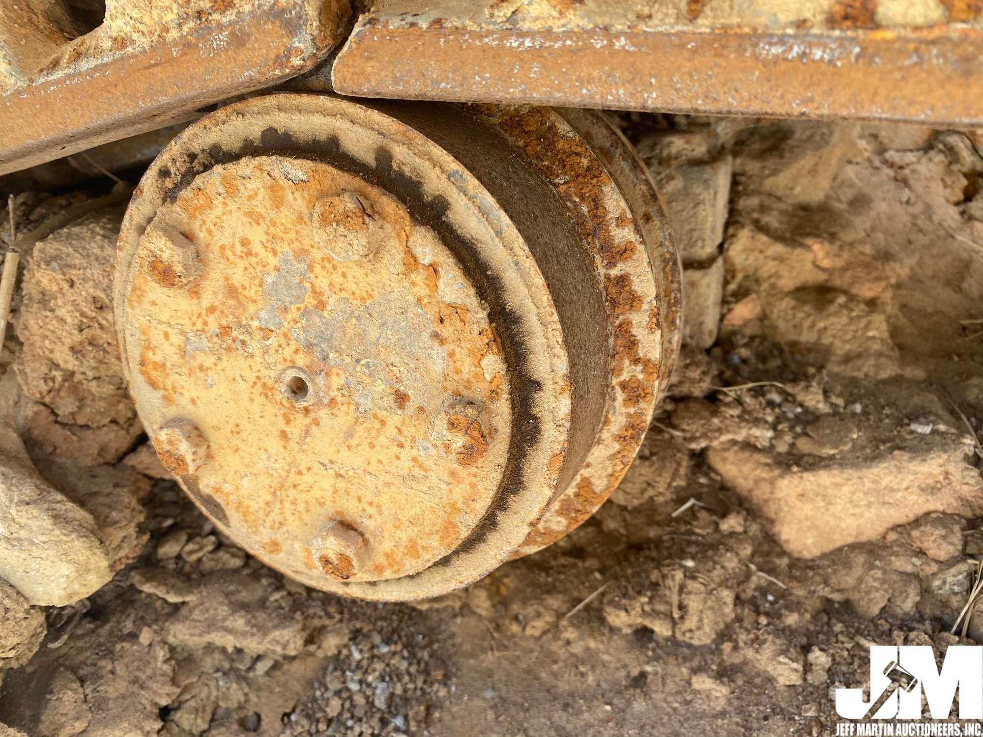 DEERE 450G CRAWLER TRACTOR