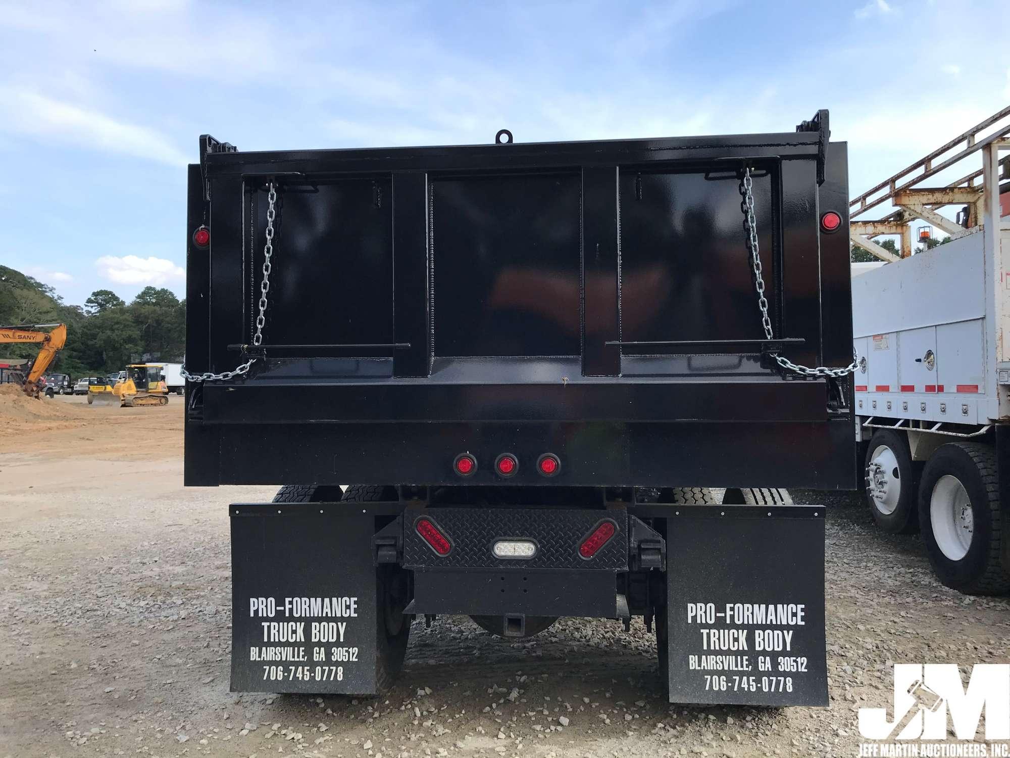 2002 FORD F-650 SINGLE AXLE DUMP TRUCK VIN: 3FDWF65H92MA27655