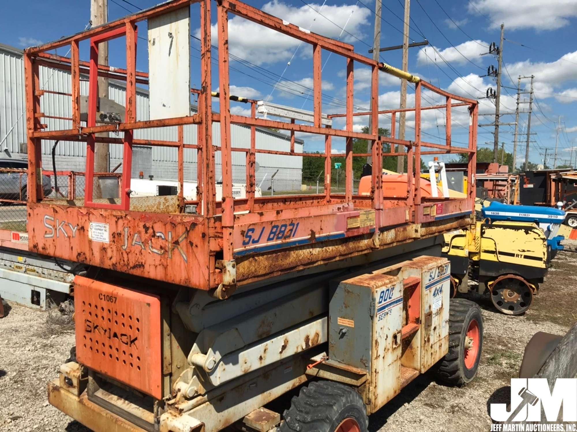 SKYJACK SJ8831 SCISSOR LIFT SN: 37352