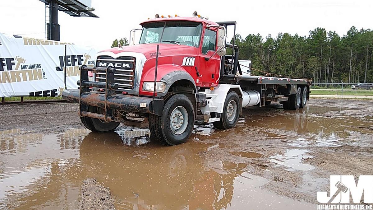 2009 MACK GU713 GRANITE VIN: 1M2AX07C19M005029 TANDEM AXLE TWIN STEER POLE TRUCK