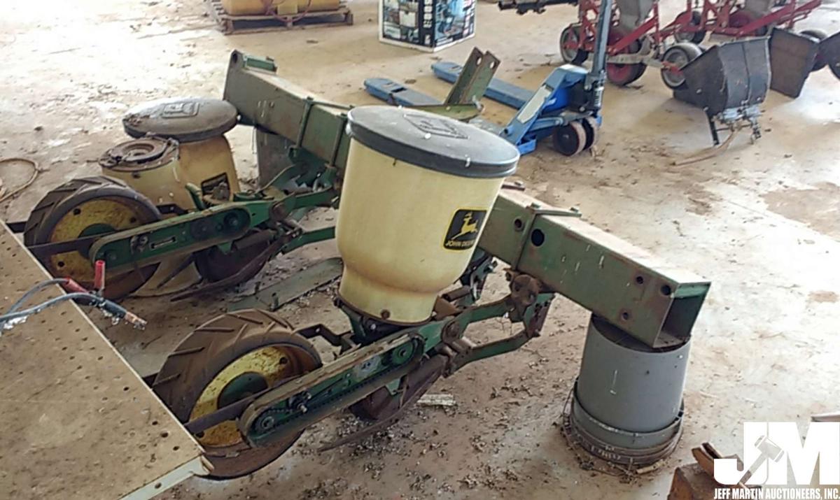 DEERE P0071 PLANTER SN: 187029