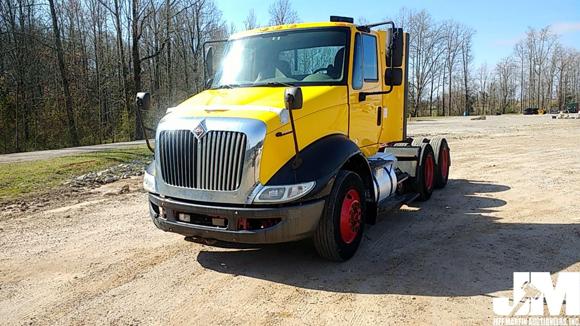 2013 INTERNATIONAL 8600 VIN: 1HSHXSJR7DJ322455 TANDEM AXLE DAY CAB TRUCK TRACTOR