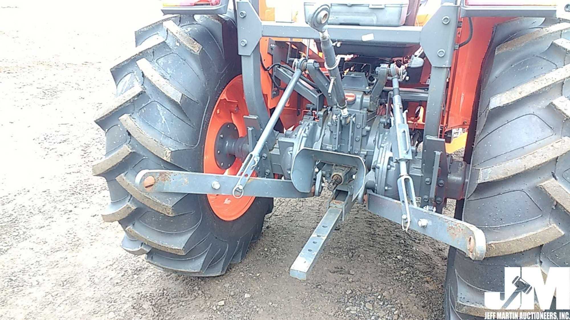 KUBOTA MX4800F TRACTOR W/LOADER SN: 10072