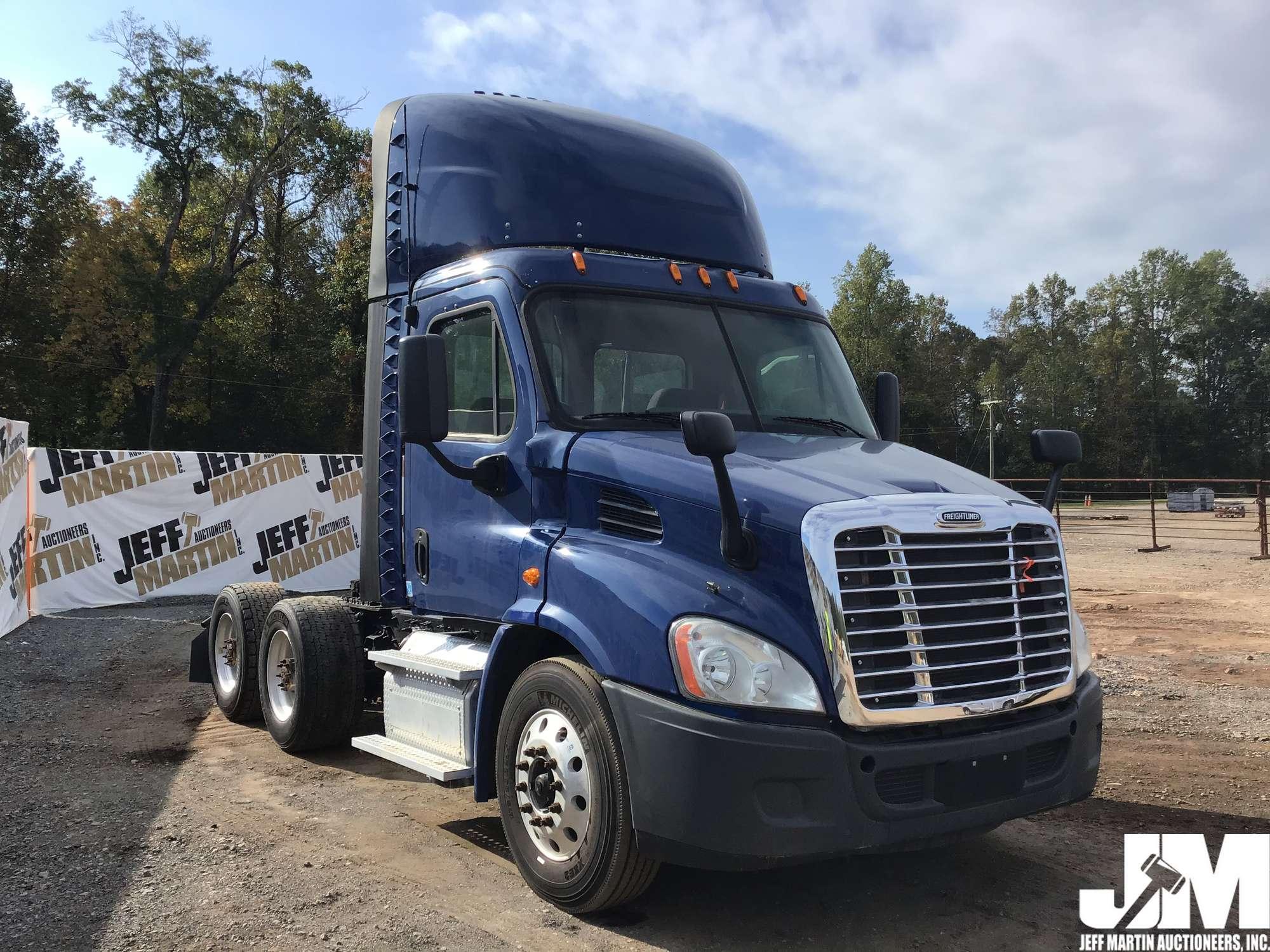 2015 FREIGHTLINER CASCADIA VIN: 1FUJGBDV1FLFM6388 TANDEM AXLE DAY CAB TRUCK TRACTOR