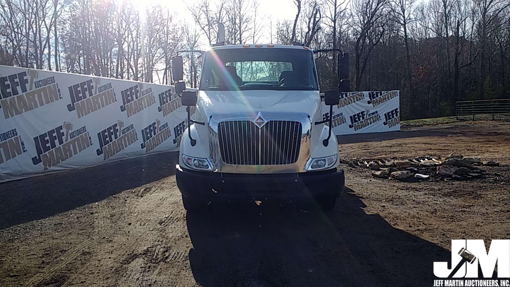 2006 INTERNATIONAL 8600 VIN: 1HSHXAHR46J308676 TANDEM AXLE DAY CAB TRUCK TRACTOR