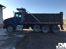 2000 KENWORTH T800 TRI-AXLE DUMP TRUCK VIN: 860627