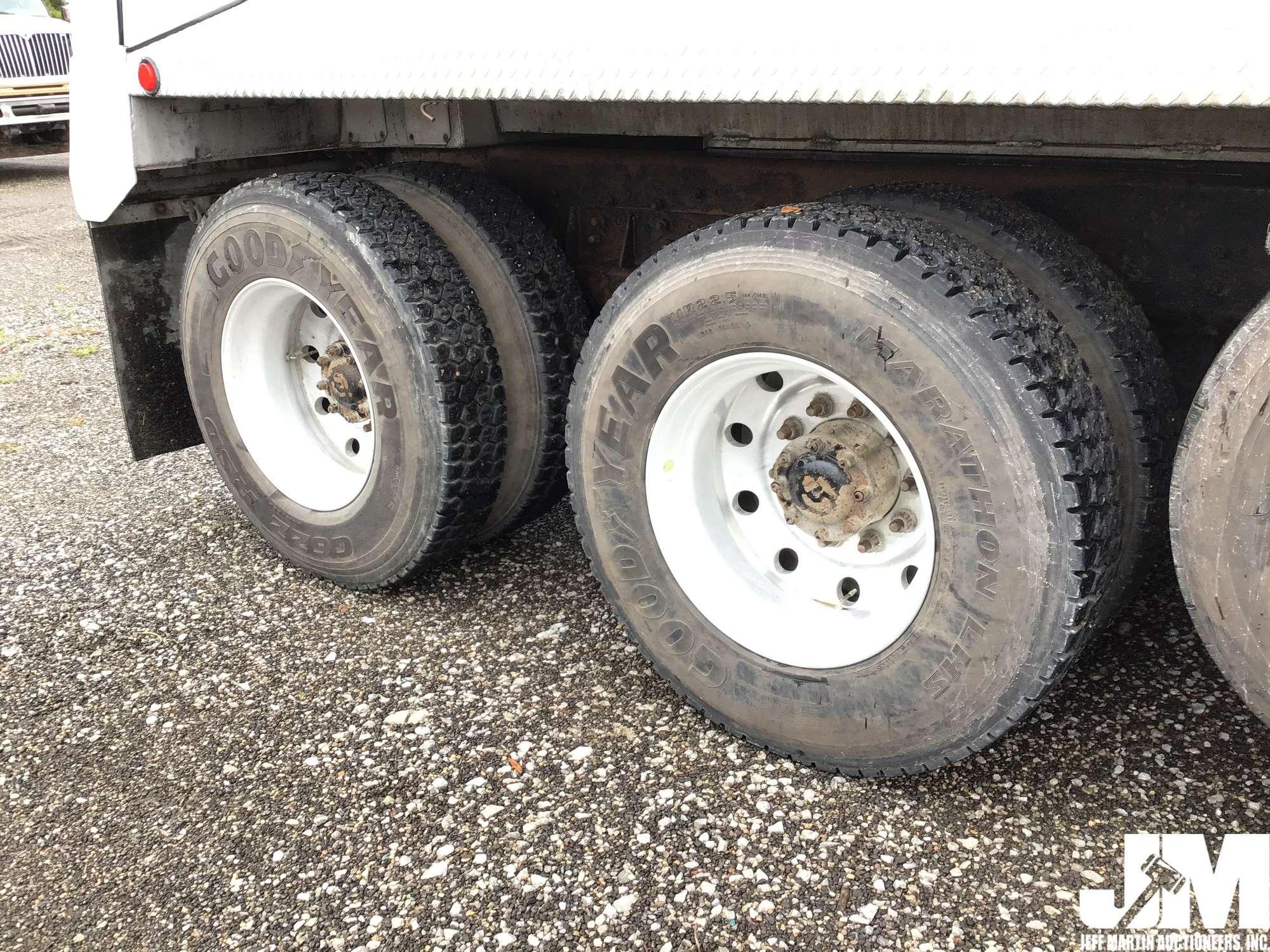 2004 STERLING TRUCK L9500 SERIES SIX AXLE DUMP TRUCK VIN: 2FZHAZAS94AM32149