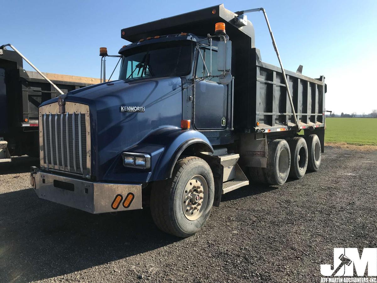 2000 KENWORTH T800 TRI-AXLE DUMP TRUCK VIN: 3BKDLU0X9YF860625