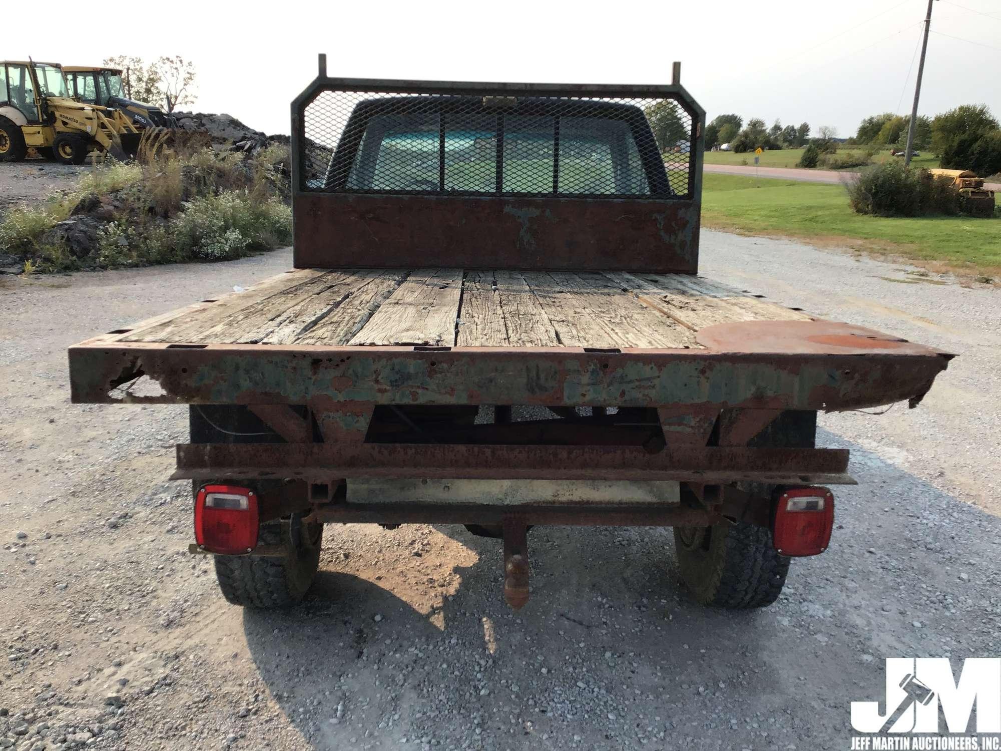 1991 CHEVROLET CHEYENNE VIN: 1GBGC24K6ME116667 REGULAR CAB FLATBED