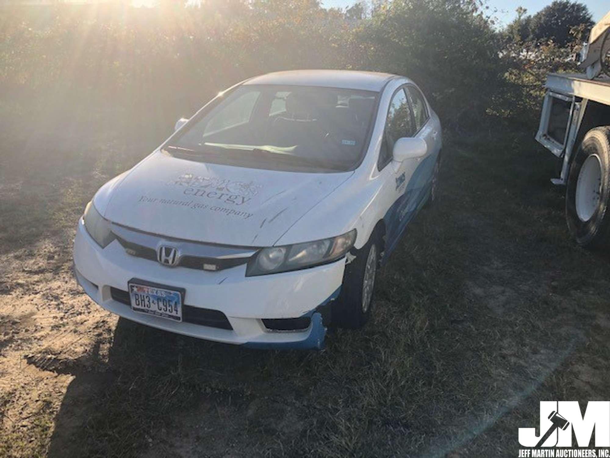 2010 HONDA CIVIC VIN: 19XFA4F51AE000261 SEDAN