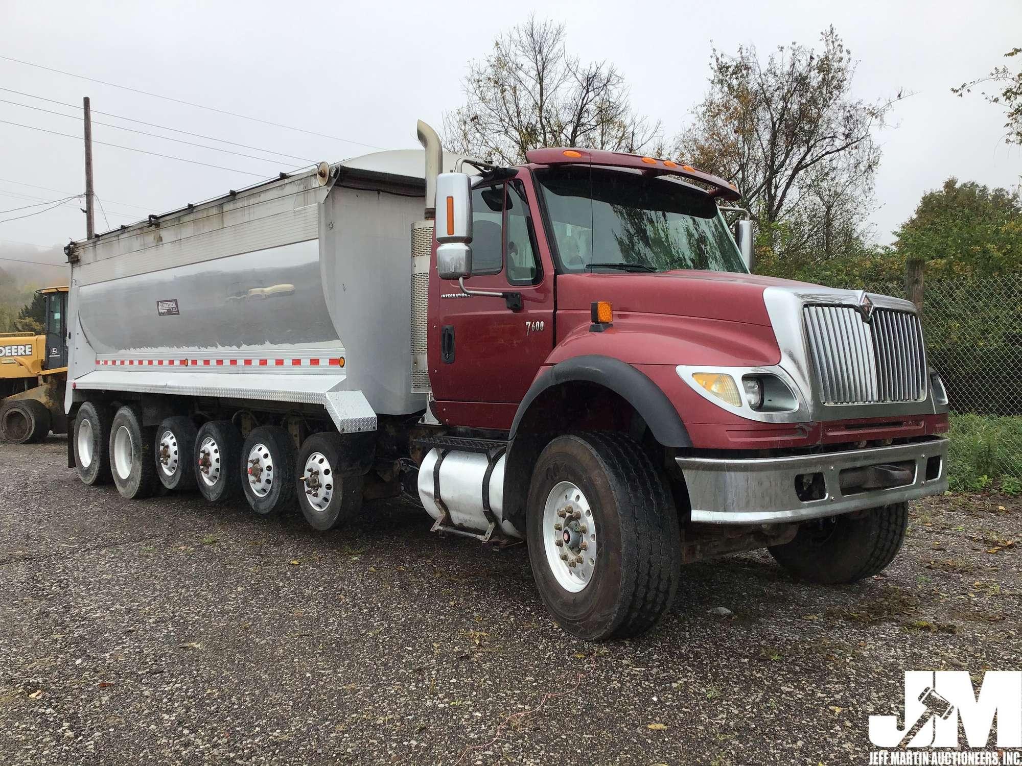 2007 INTERNATIONAL 7600 SIX AXLE DUMP TRUCK VIN: 1HTWYSBT37J496473