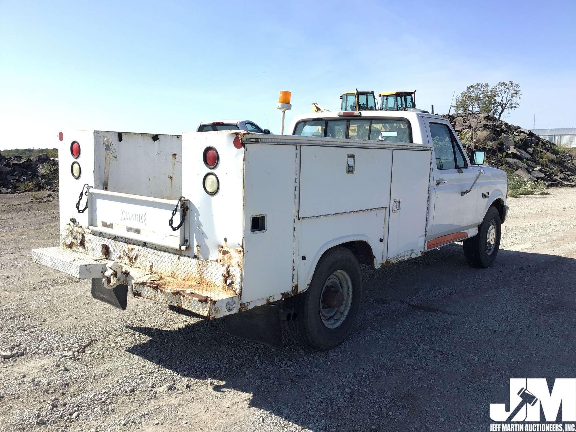 1996 FORD F-250XL UTILITY TRUCK VIN: 1FDHF25H2TEB08439