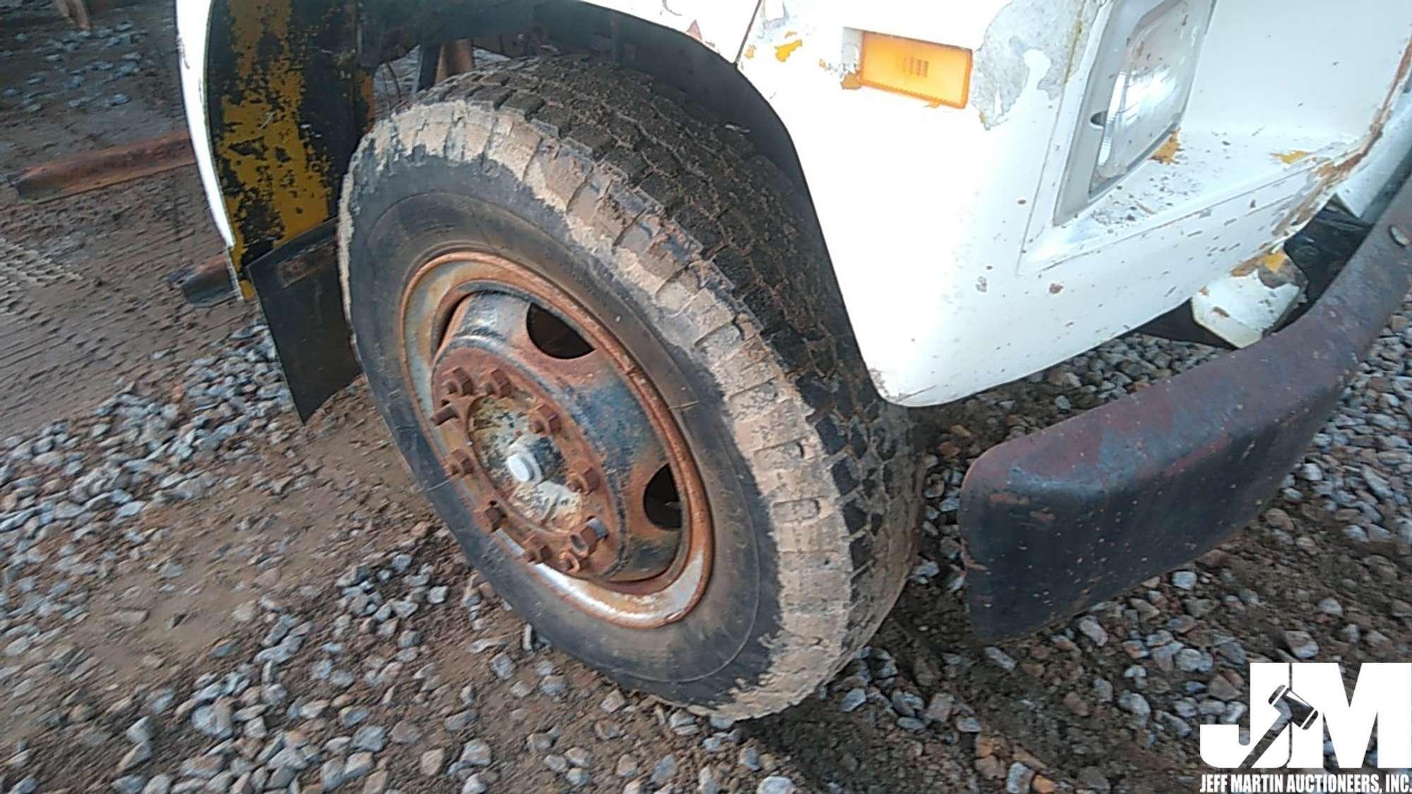 1984 FORD F-700 VIN: 1FDNF70H4EVA33897 SINGLE AXLE DUMP TRUCK