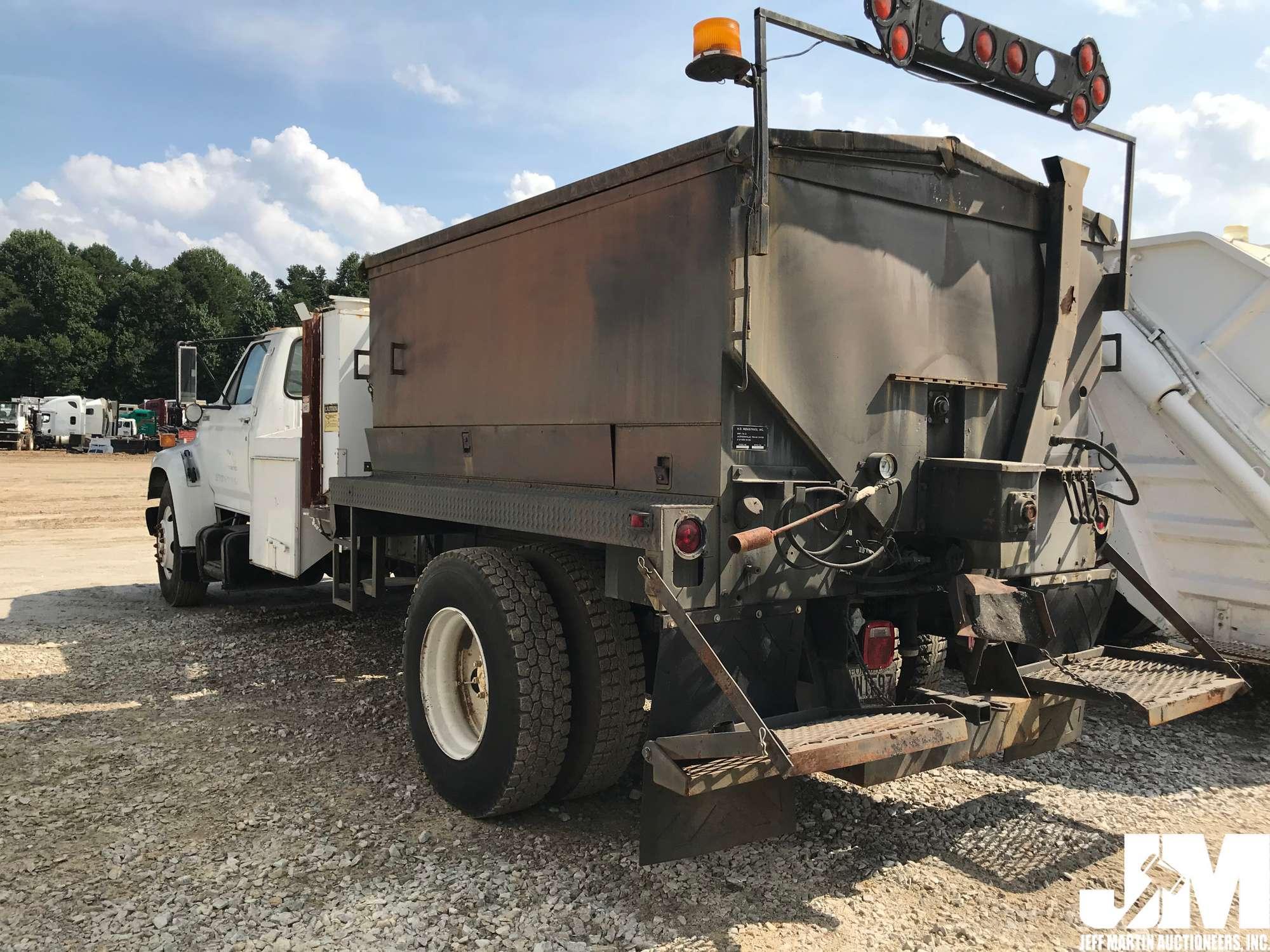 1995 FORD F-800 VIN: 1FDXF80C2SVA18829 SINGLE AXLE POTHOLE PATCHING TRUCK