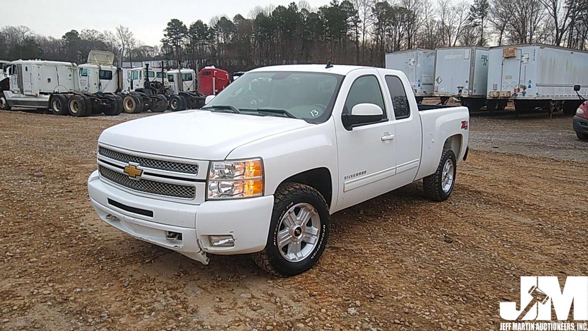 2013 CHEVROLET SILVERADO EXTENDED CAB 4X4 PICKUP VIN: 1GCRKSE74DZ122915