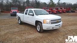 2013 CHEVROLET SILVERADO EXTENDED CAB 4X4 PICKUP VIN: 1GCRKSE74DZ122915