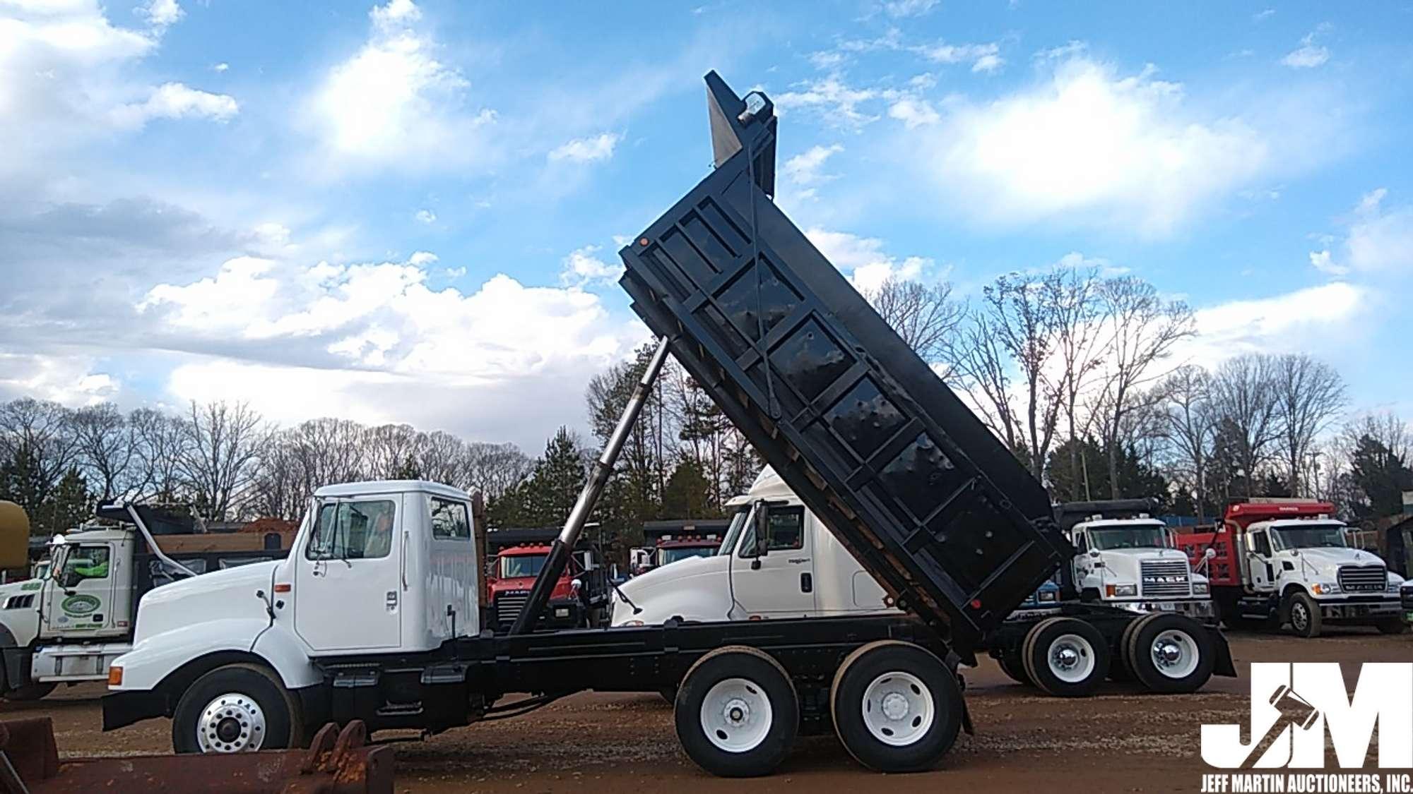 2000 INTERNATIONAL F-2674 TANDEM AXLE DUMP TRUCK VIN: 1HTGLATT5YH336101