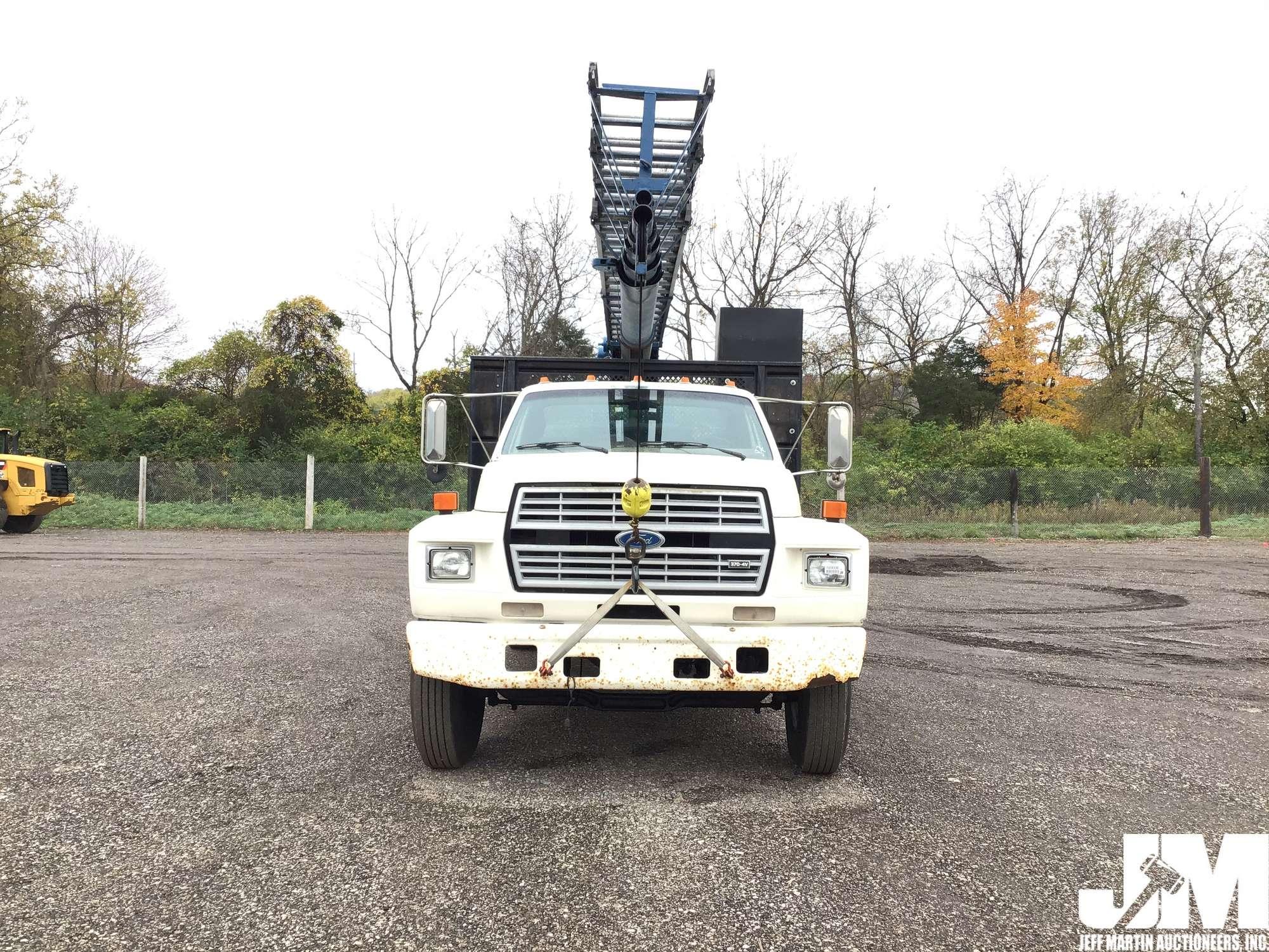 1987 FORD F-700 VIN: 1FDPF70H3HVA15663 SINGLE AXLE CRANE LADDER TRUCK